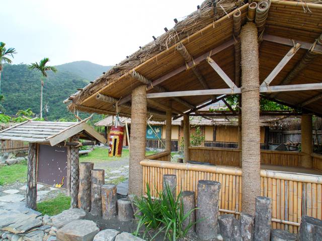 嘉蘭村部落廣場：竹構涼亭